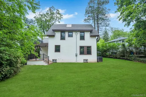 a house that is sitting in the grass