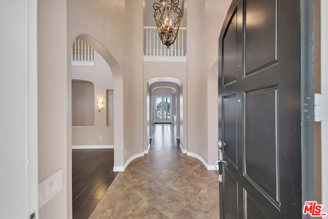 25417 Magnolia Lane Stevenson Ranch, CA 91381 - Photo 5 of 68