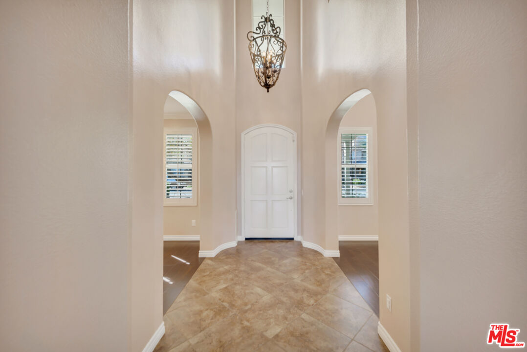 25417 Magnolia Lane Stevenson Ranch, CA 91381 - Photo 6 of 68