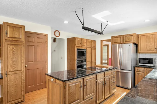 $499,000 | 13004 Highpoint Curve, Burnsville, MN 55337