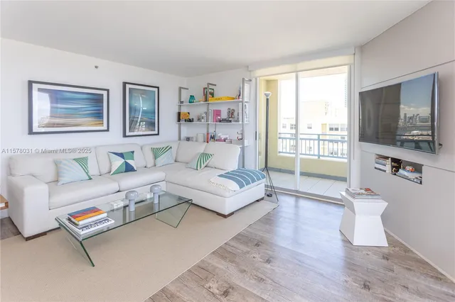 $7,900 | 90 Alton Road, Unit 1411, Miami Beach, FL 33139