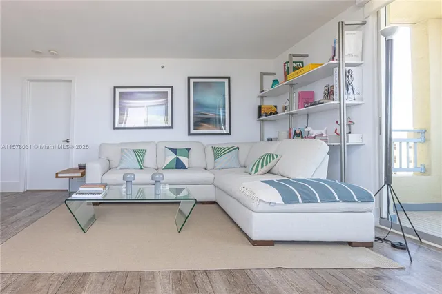 $7,900 | 90 Alton Road, Unit 1411, Miami Beach, FL 33139