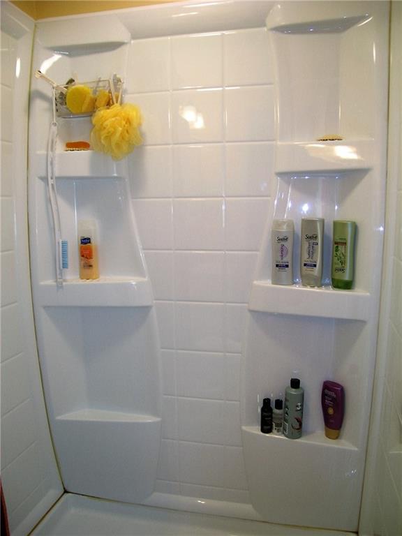 363 Partridge Run Road Gibsonia, PA 15044 - Photo 10 of 25 Oversized step in Master shower!