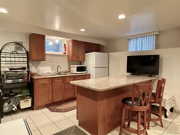$2,000 | 169 Old Mamaroneck Road, Unit B1, White Plains, NY 10605