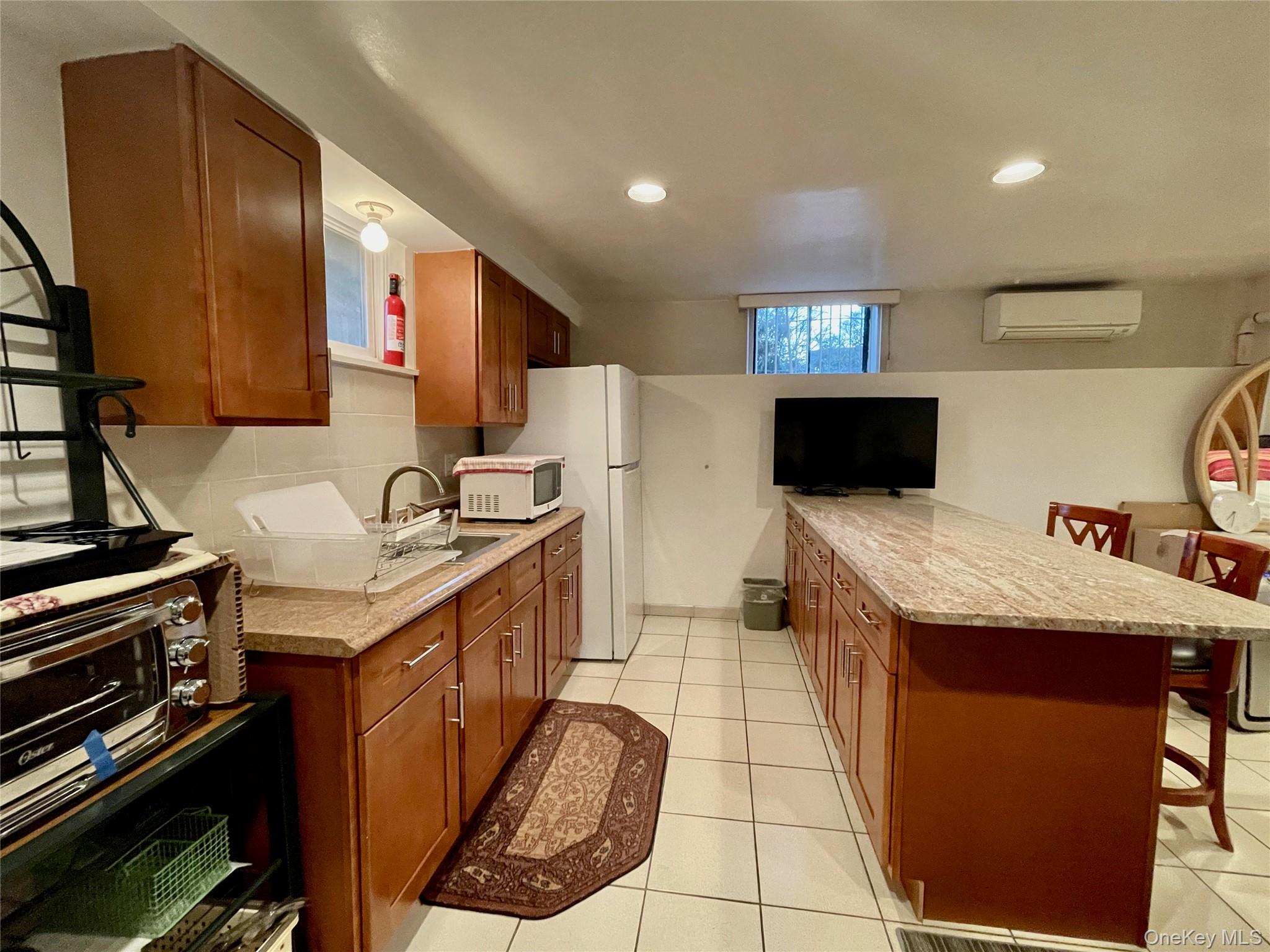 169 Old Mamaroneck Road, Unit B1 White Plains, NY 10605 - Photo 2 of 11 a kitchen that has a sink and a stove in it