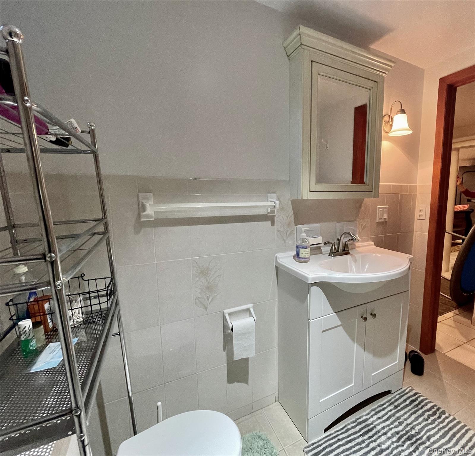 169 Old Mamaroneck Road, Unit B1 White Plains, NY 10605 - Photo 7 of 11 a bathroom with a sink toilet and shower