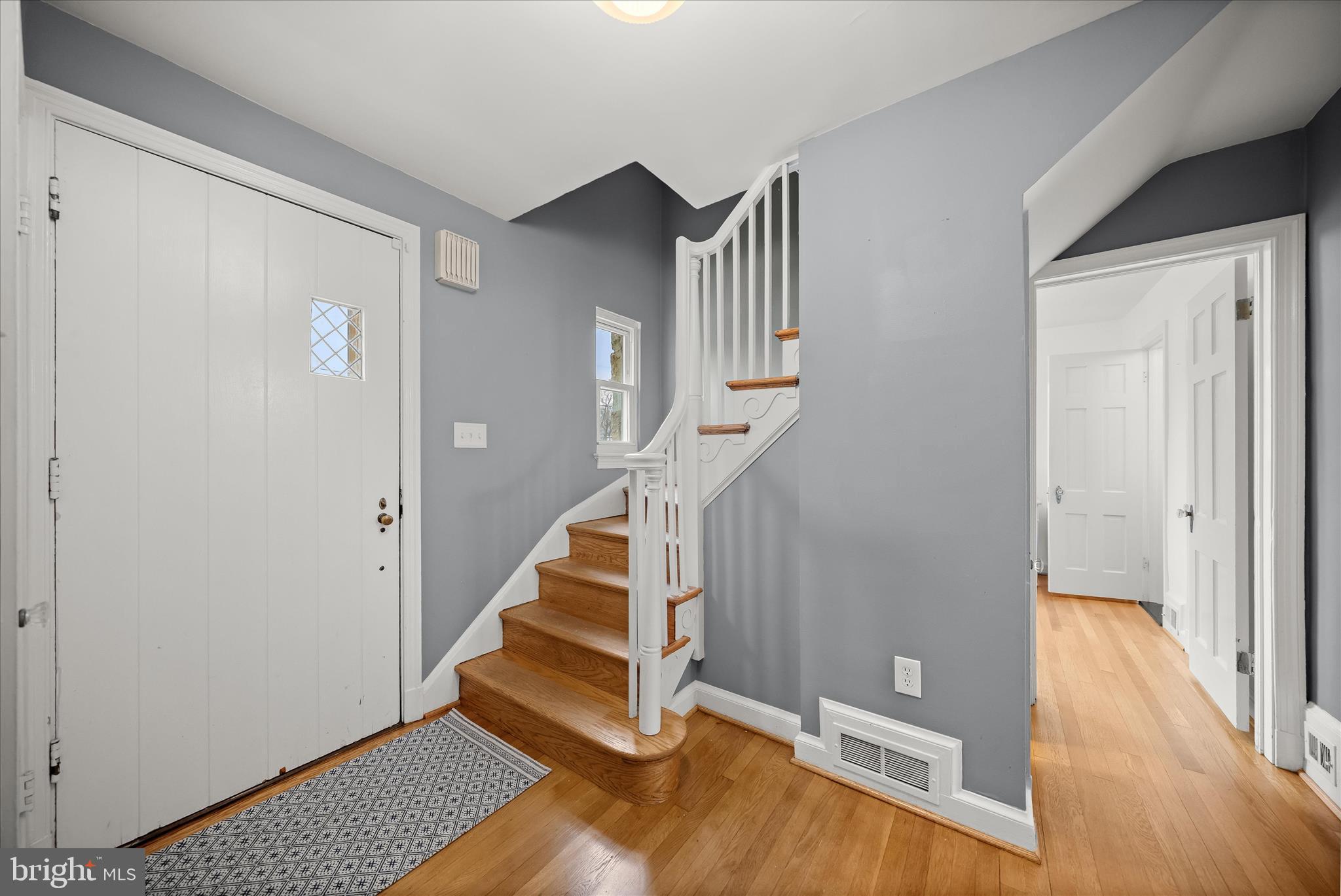 10310 Naglee Road Silver Spring, MD 20903 - Photo 3 of 40 Foyer