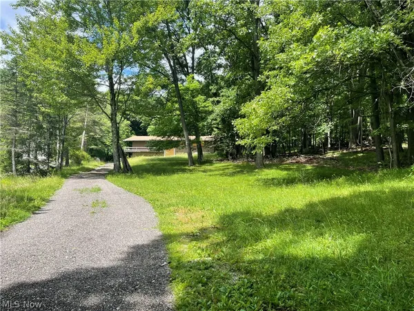$185,000 | 8456 Whitewood Road, Brecksville, OH 44141