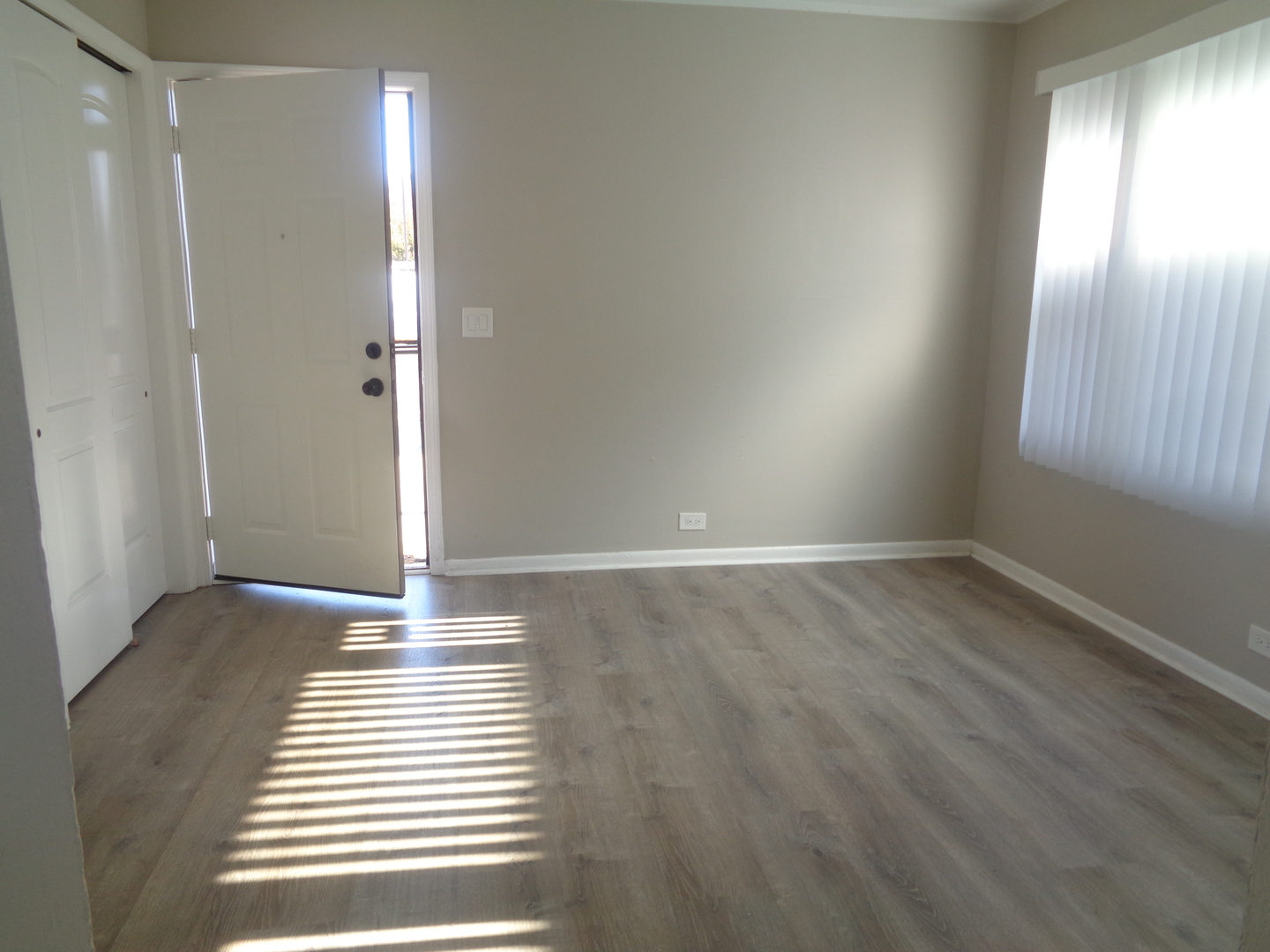 1340 North Main Street, Unit E1 Wheaton, IL 60187 - Photo 6 of 8 a view of a livingroom with wooden floor and window