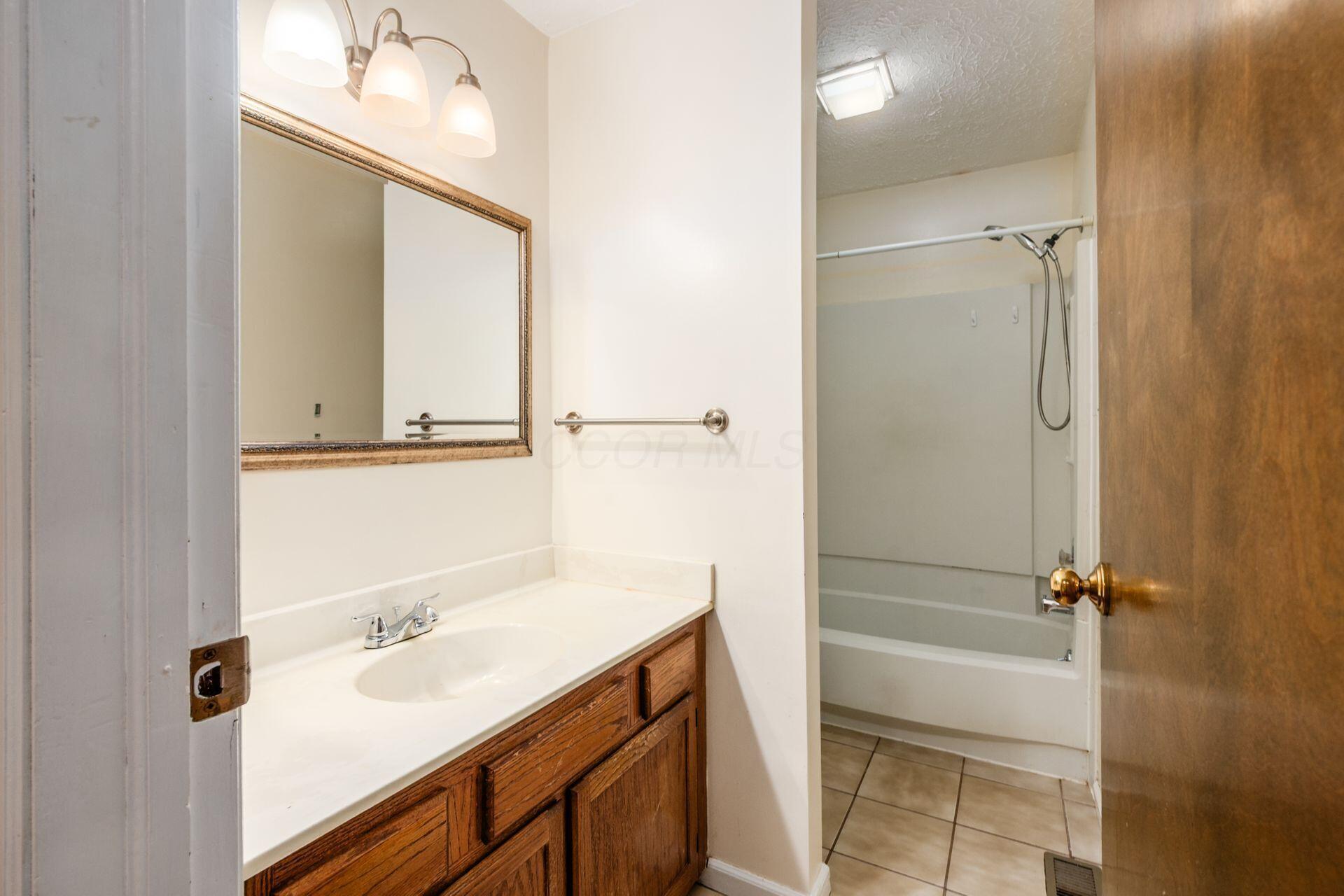 2120 Sprucefield Road Columbus, OH 43229 - Photo 17 of 27 018_ 2120 Sprucefield Rd-1039