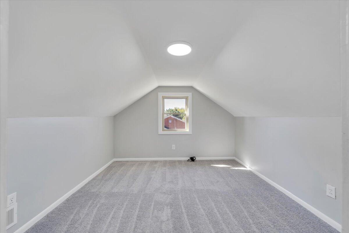 210 Post Road Roanoke, VA 24019 - Photo 18 of 56 an empty room with a window