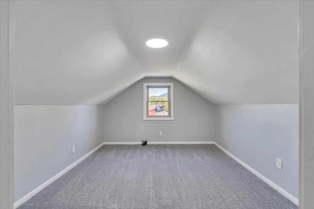 210 Post Road Roanoke, VA 24019 - Photo 20 of 56 an empty room with a window