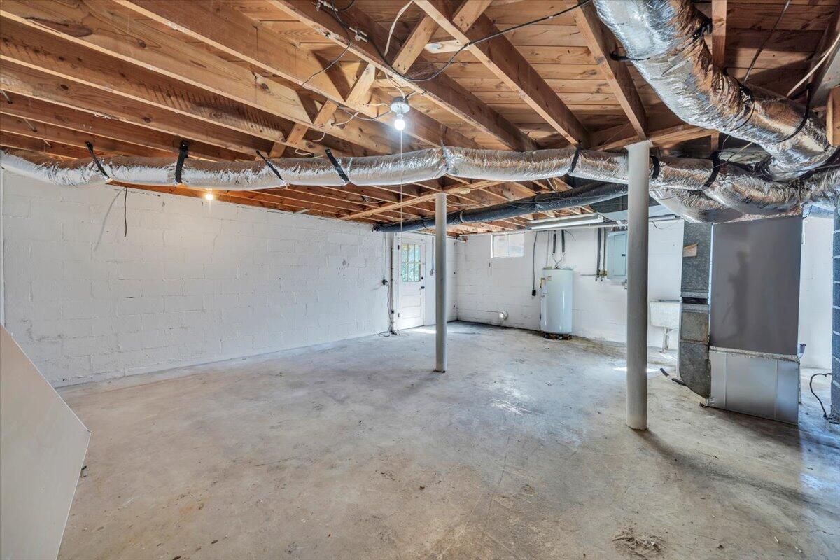 210 Post Road Roanoke, VA 24019 - Photo 28 of 56 a view of empty room