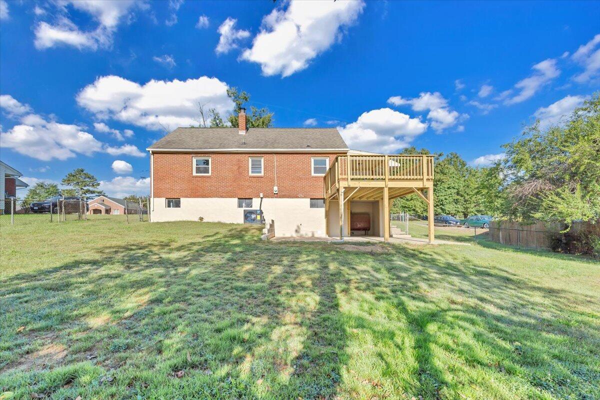 210 Post Road Roanoke, VA 24019 - Photo 47 of 56 a front view of a house with garden