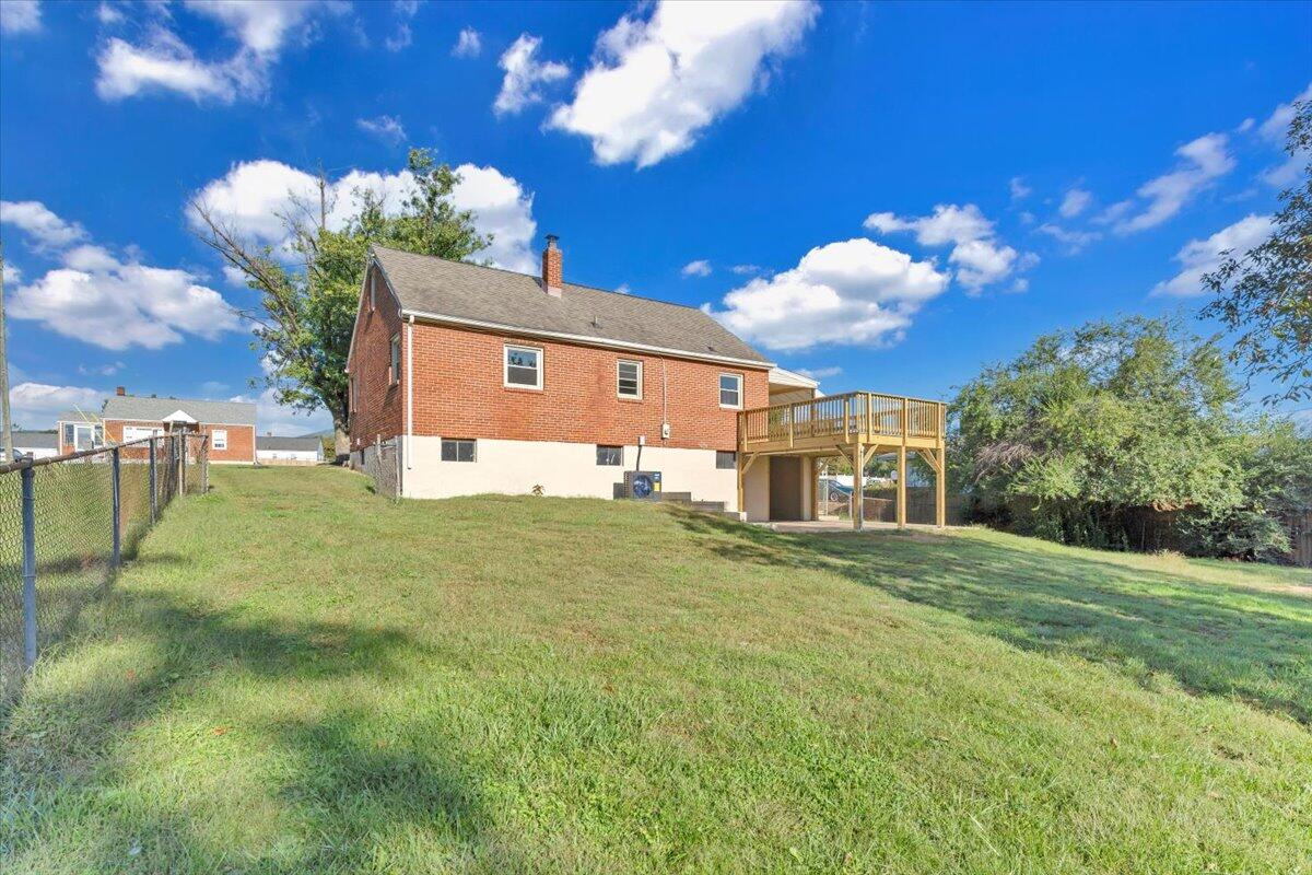 210 Post Road Roanoke, VA 24019 - Photo 49 of 56 a front view of a house with garden