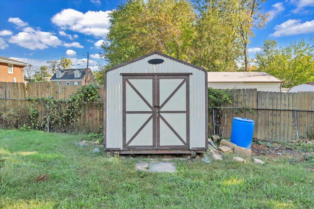 210 Post Road Roanoke, VA 24019 - Photo 51 of 56 a front view of a house with garden
