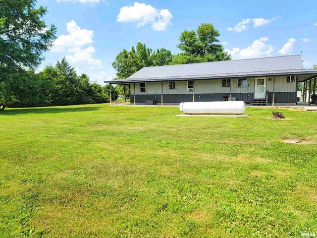 $349,900 | 232 Palm Lane, Louisville, IL 62858