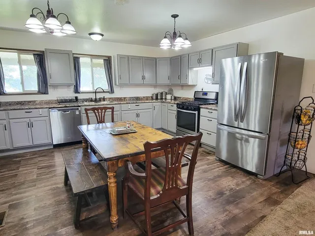 $349,900 | 232 Palm Lane, Louisville, IL 62858