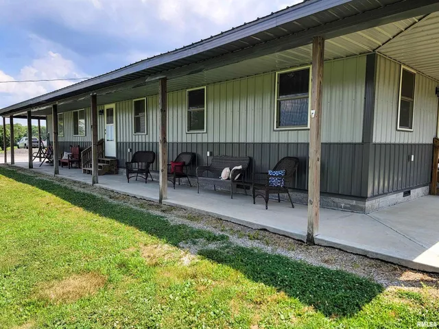 $349,900 | 232 Palm Lane, Louisville, IL 62858