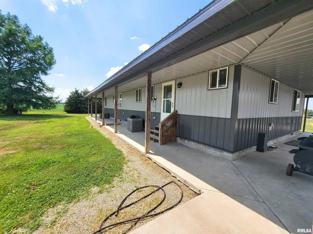 $349,900 | 232 Palm Lane, Louisville, IL 62858