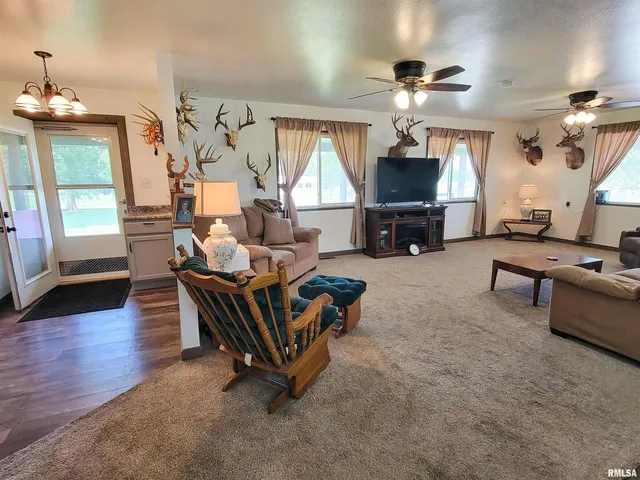 $349,900 | 232 Palm Lane, Louisville, IL 62858