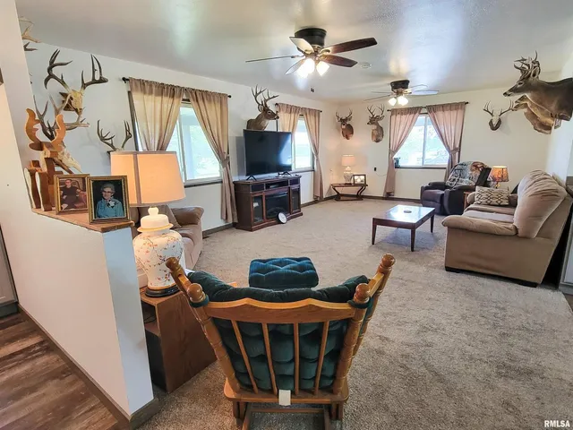 $349,900 | 232 Palm Lane, Louisville, IL 62858