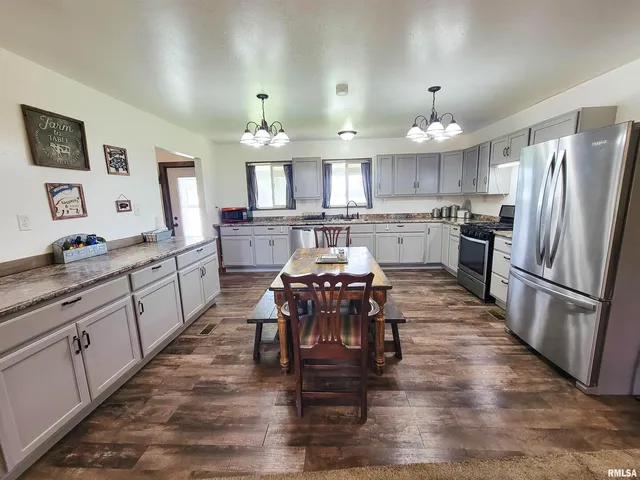 $349,900 | 232 Palm Lane, Louisville, IL 62858