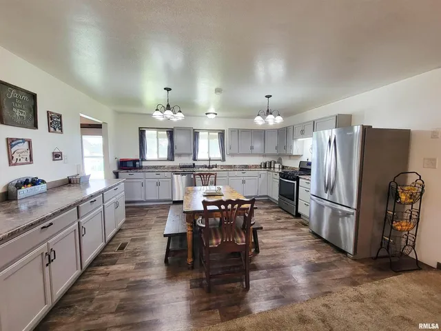 $349,900 | 232 Palm Lane, Louisville, IL 62858