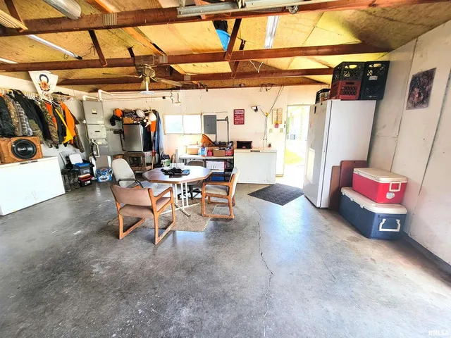 $349,900 | 232 Palm Lane, Louisville, IL 62858