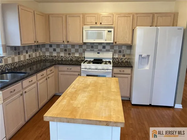 $3,800 | 212 Hawthorne Road, North Brunswick, NJ 08902