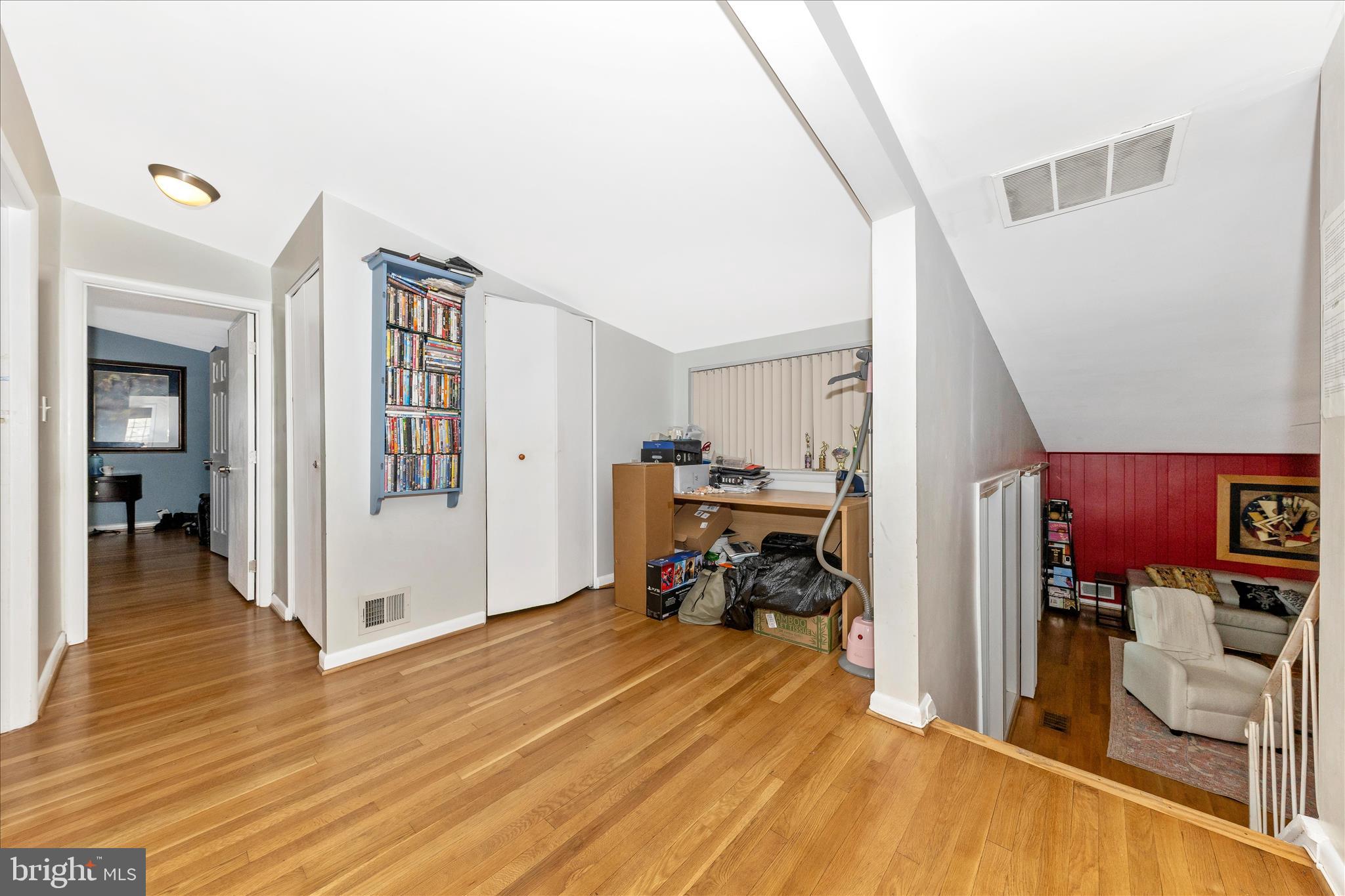 11412 Fairoak Drive Silver Spring, MD 20902 - Photo 23 of 49 Landing