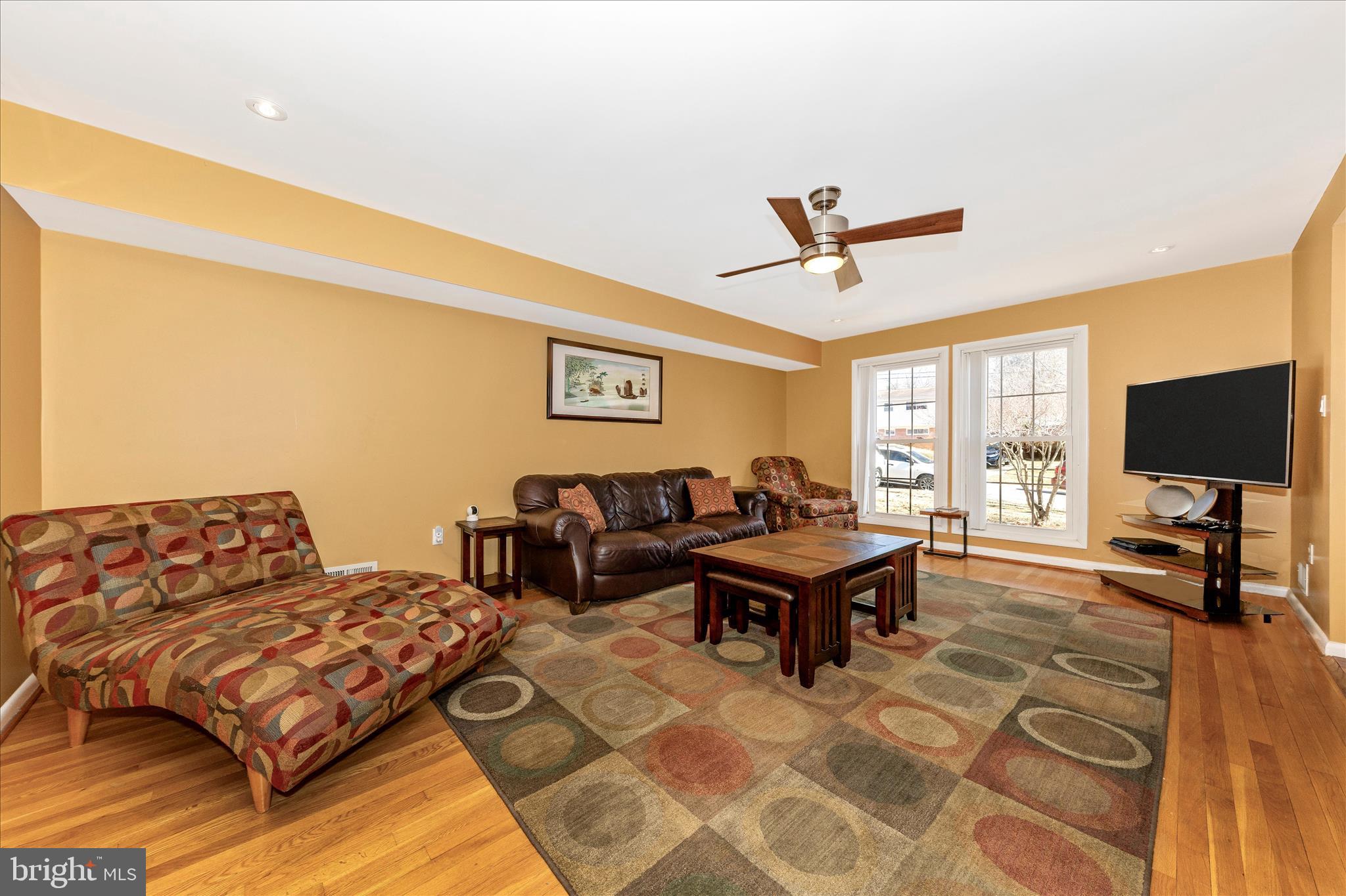 11412 Fairoak Drive Silver Spring, MD 20902 - Photo 7 of 49 Living Room