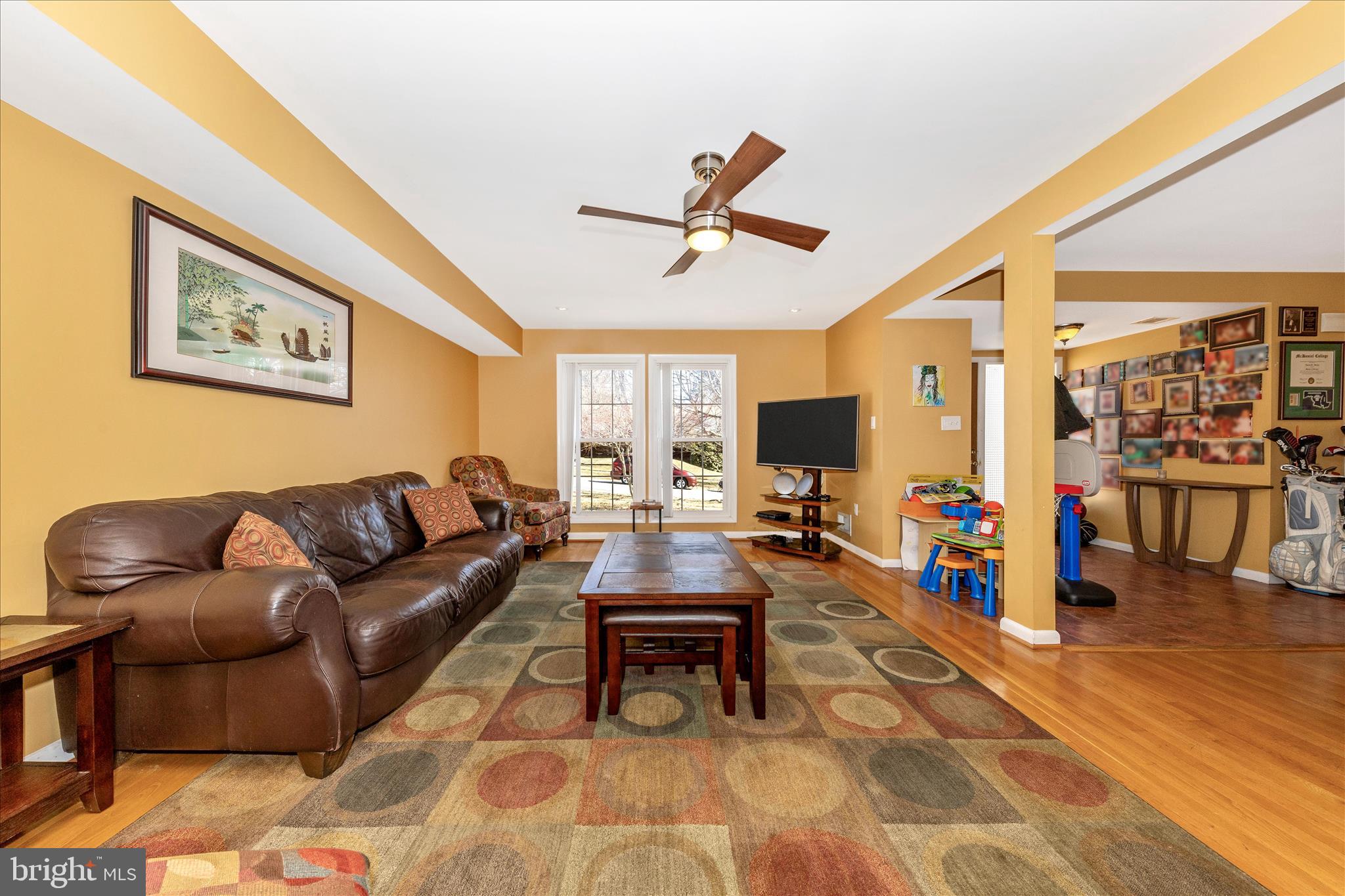 11412 Fairoak Drive Silver Spring, MD 20902 - Photo 8 of 49 Living Room