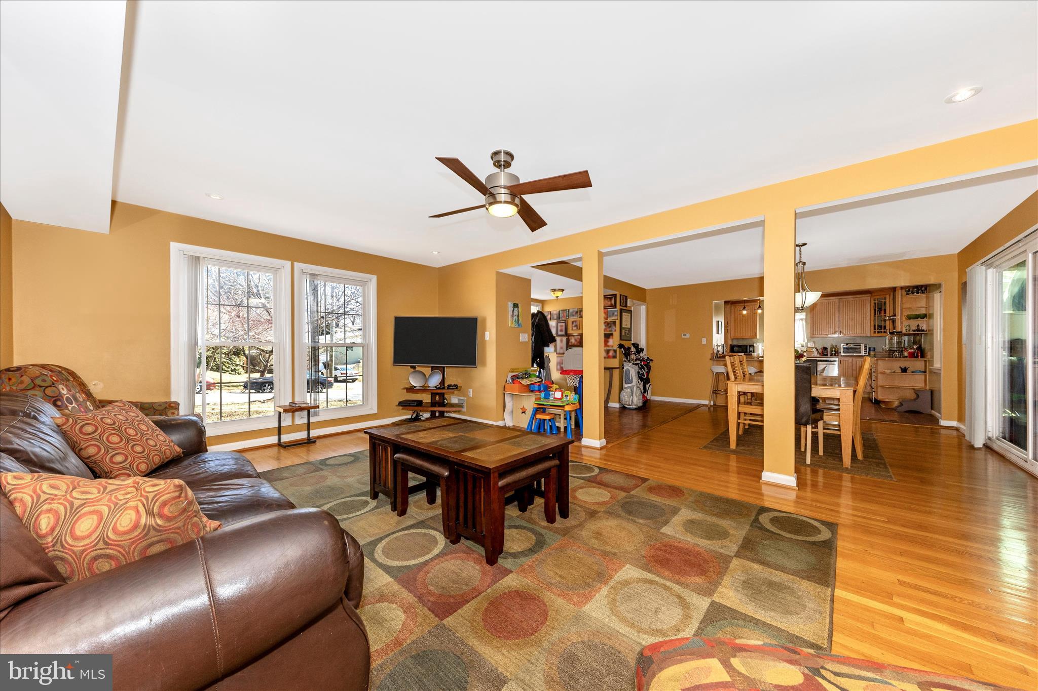 11412 Fairoak Drive Silver Spring, MD 20902 - Photo 10 of 49 Living Room