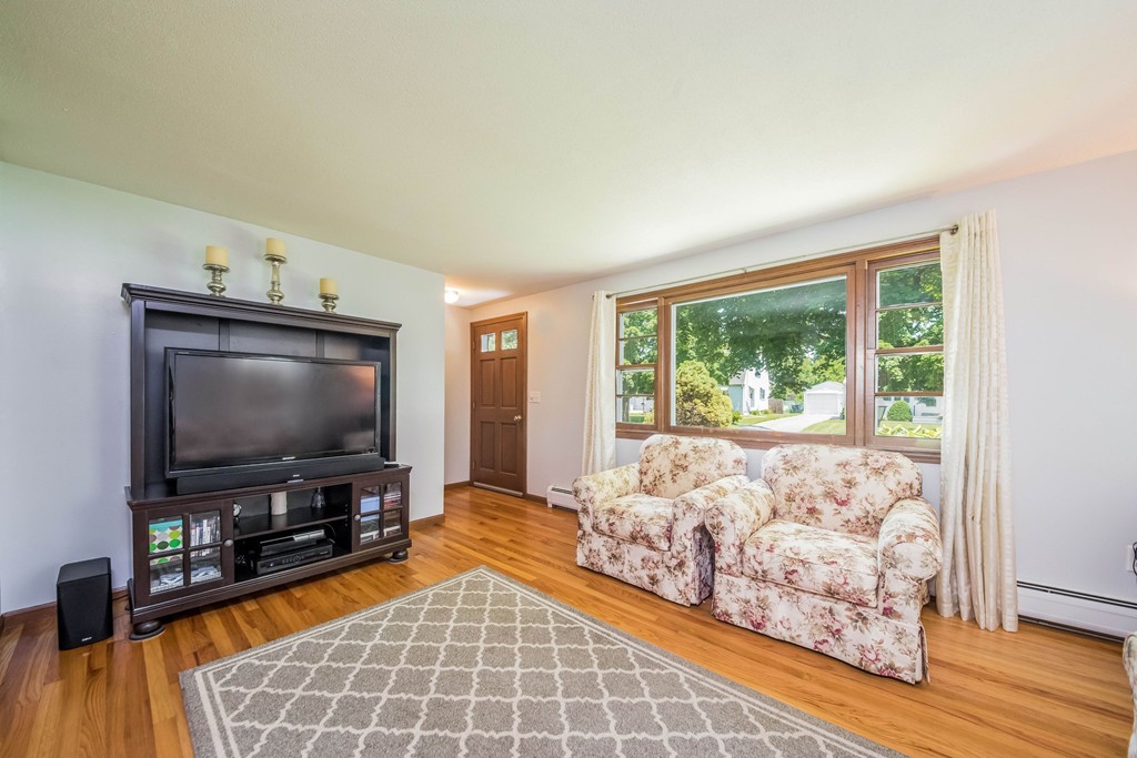 78 Clement Street Springfield, MA 01118 - Photo 3 of 12