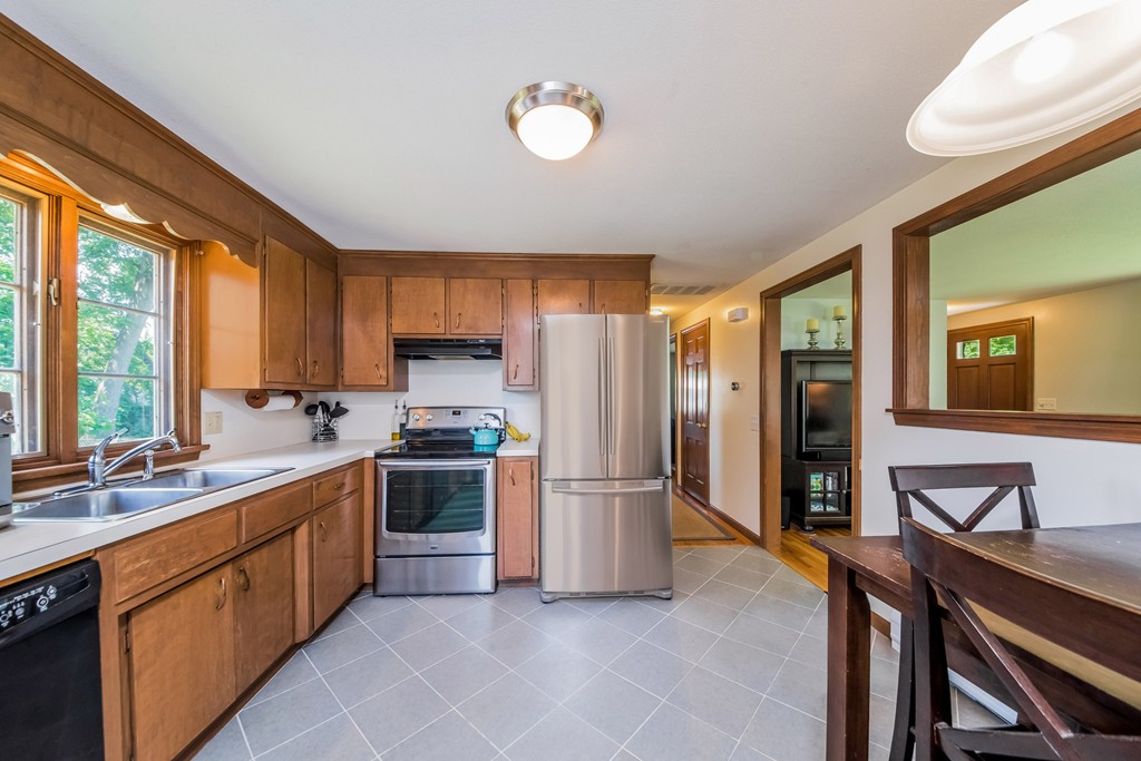 78 Clement Street Springfield, MA 01118 - Photo 5 of 12