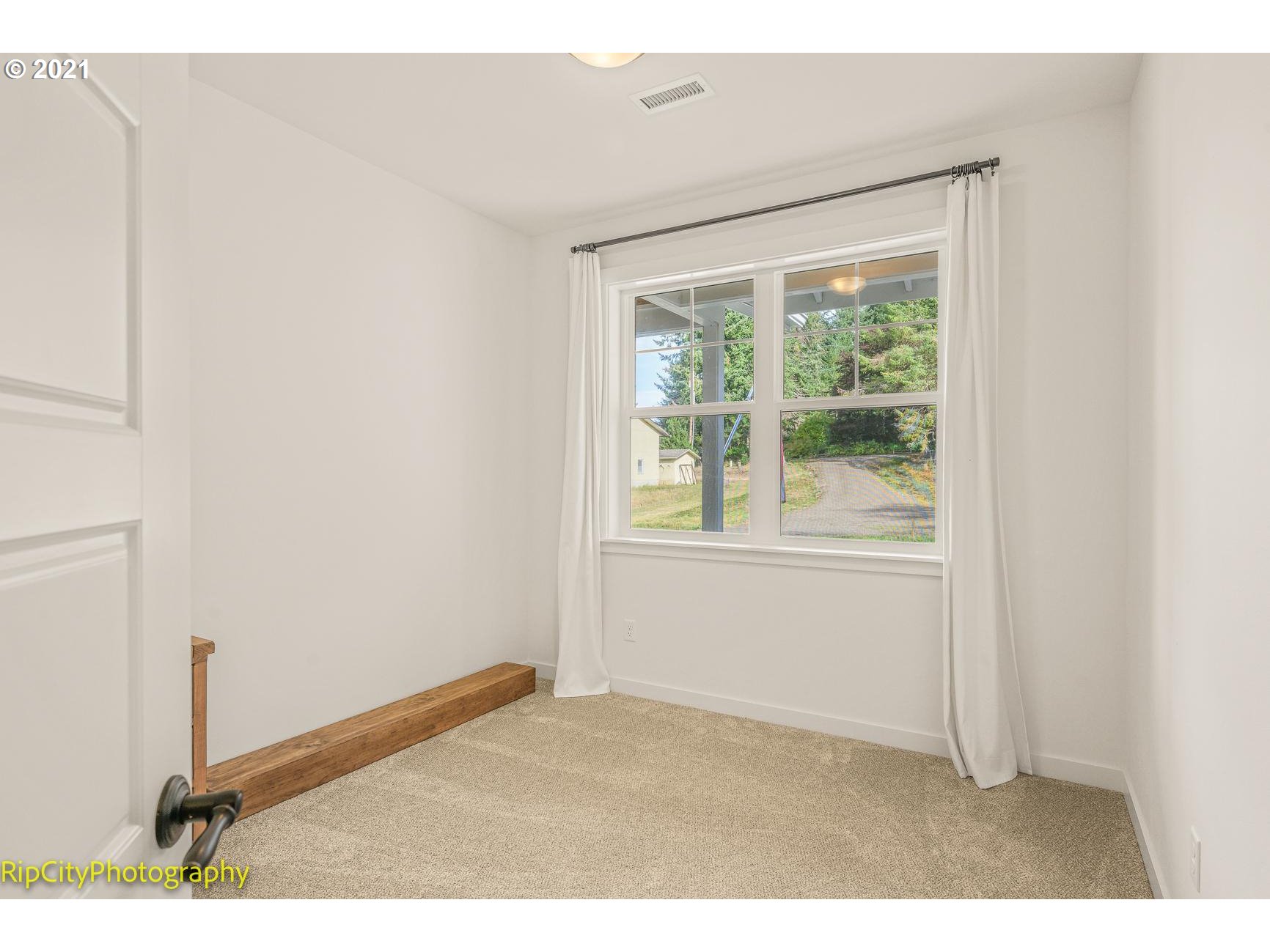 92231 Simonsen Road Astoria, OR 97103 - Photo 22 of 32 Bedroom