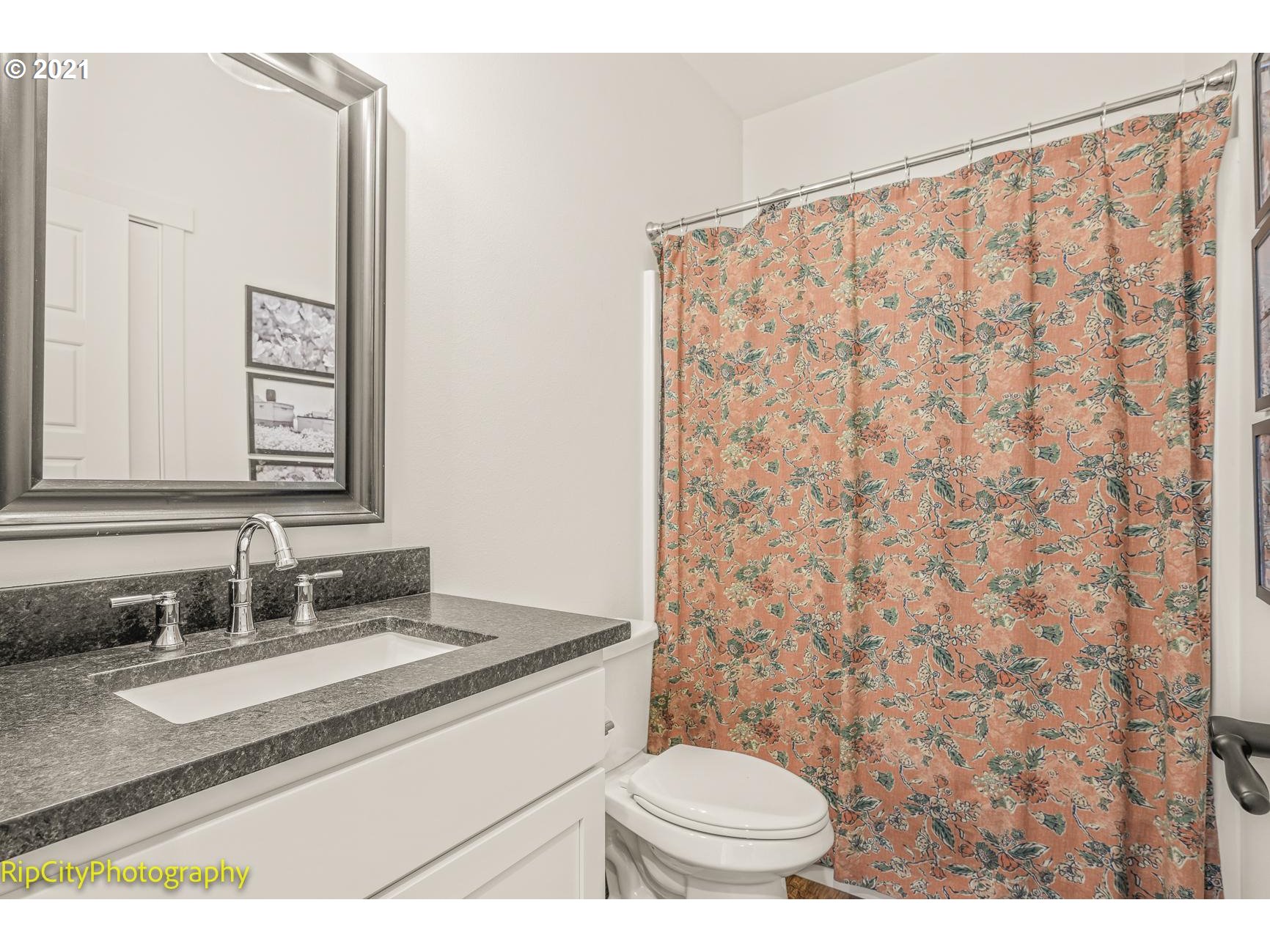92231 Simonsen Road Astoria, OR 97103 - Photo 23 of 32 Bathroom