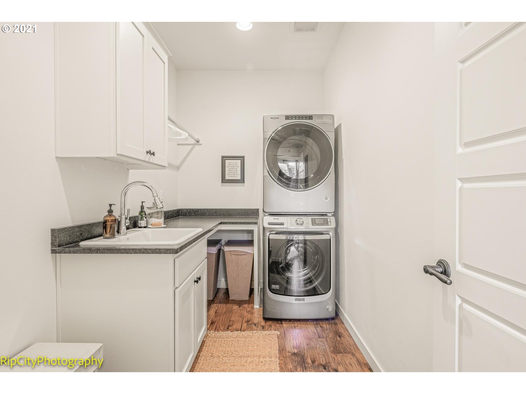 92231 Simonsen Road Astoria, OR 97103 - Photo 24 of 32 Laundry