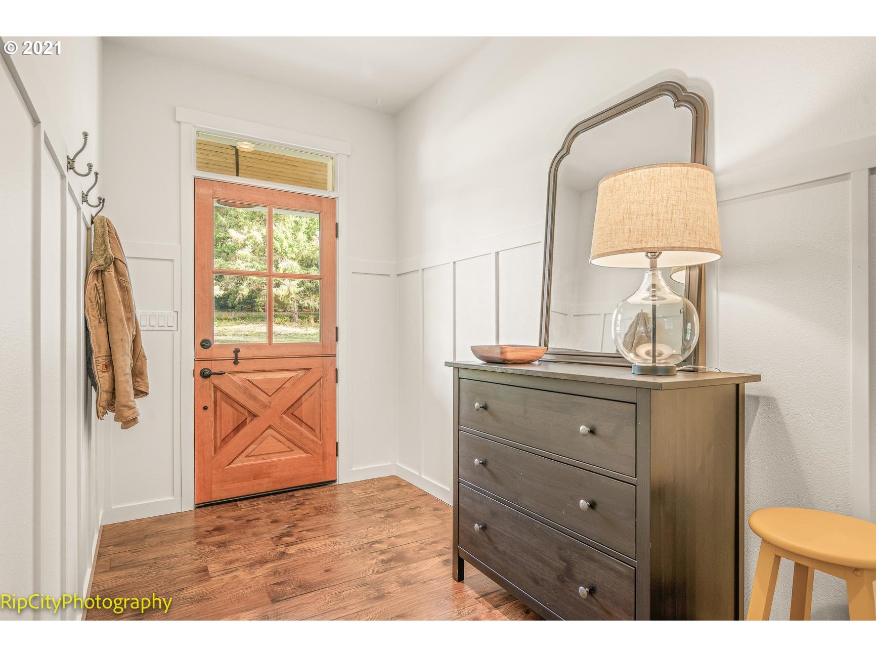 92231 Simonsen Road Astoria, OR 97103 - Photo 5 of 32 Entrance/Foyer