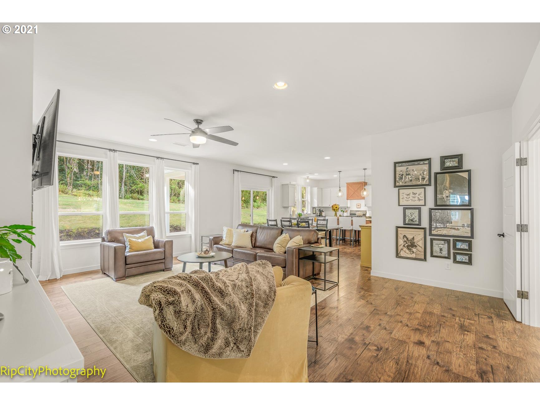 92231 Simonsen Road Astoria, OR 97103 - Photo 6 of 32 Great Room