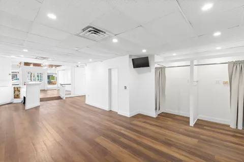 $2,100,000 | 71 Jobs Lane, Southampton, NY 11968