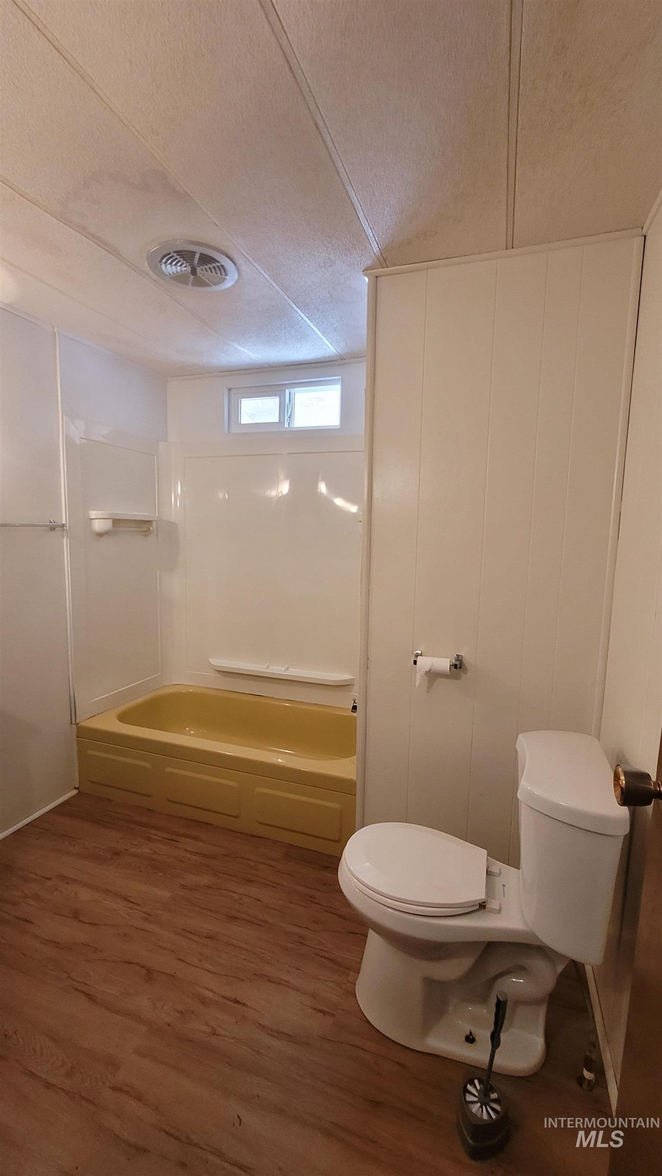 2122 Highway 95 Council, ID 83612 - Photo 18 of 31 Bathroom featuring dark wood-style flooring, a textured ceiling, and shower / bath combination