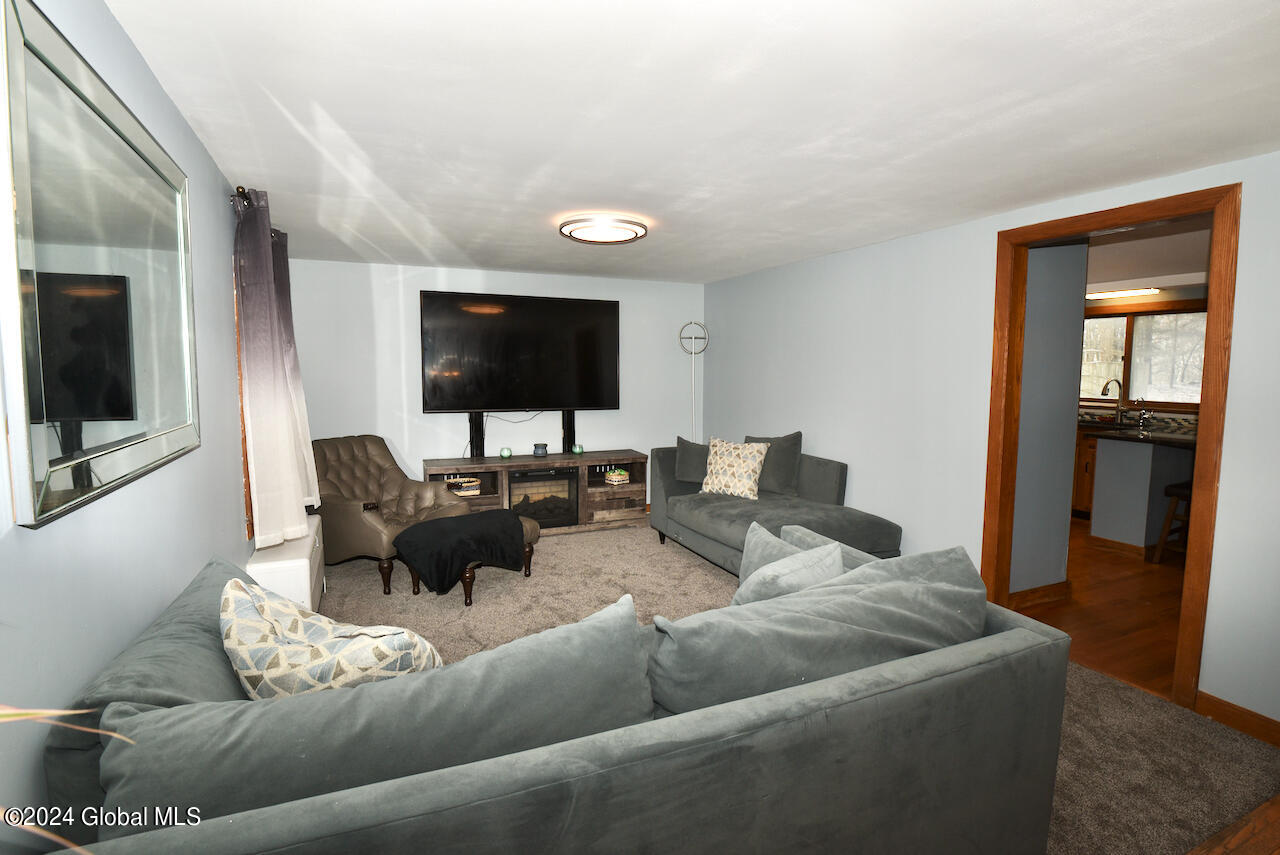 11 Arthur Road Sand Lake, NY 12196 - Photo 13 of 37 9