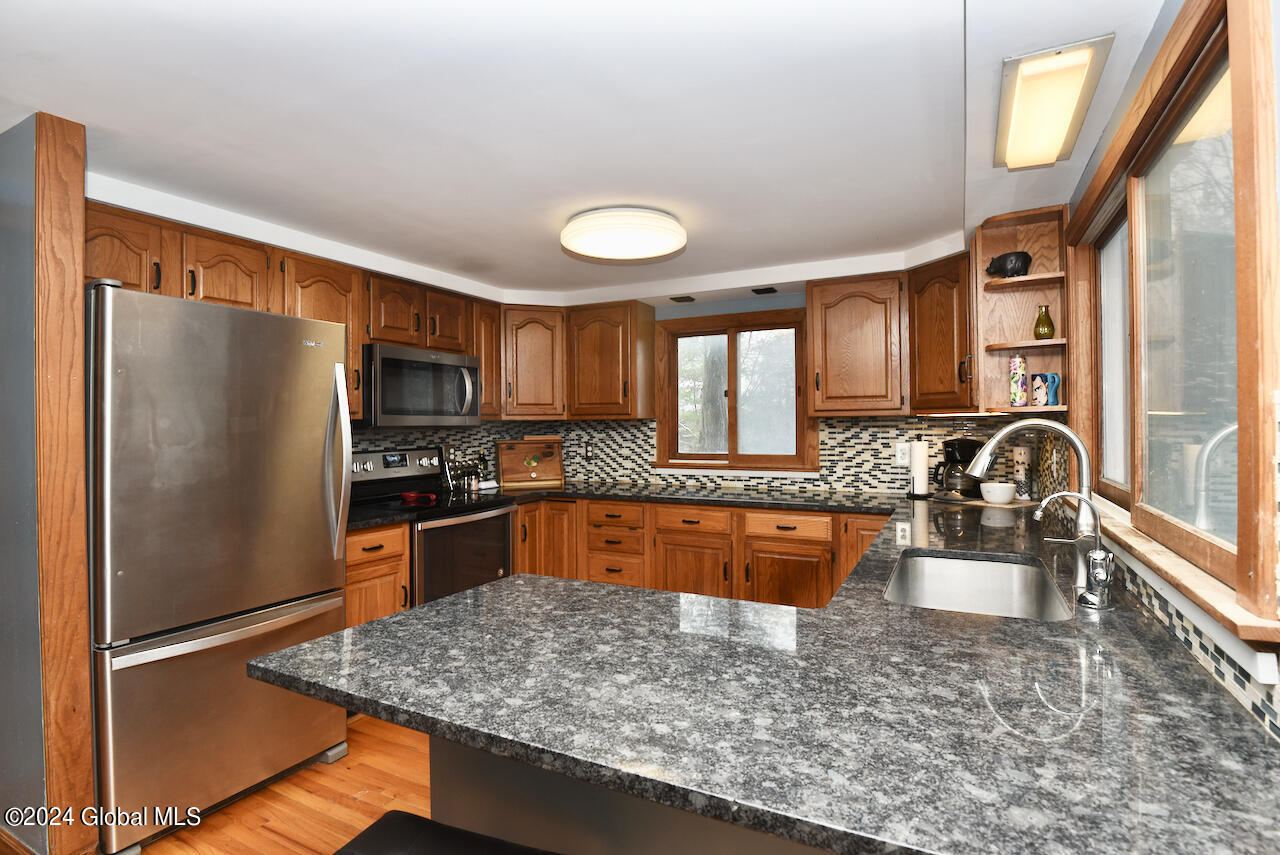 11 Arthur Road Sand Lake, NY 12196 - Photo 6 of 37 16
