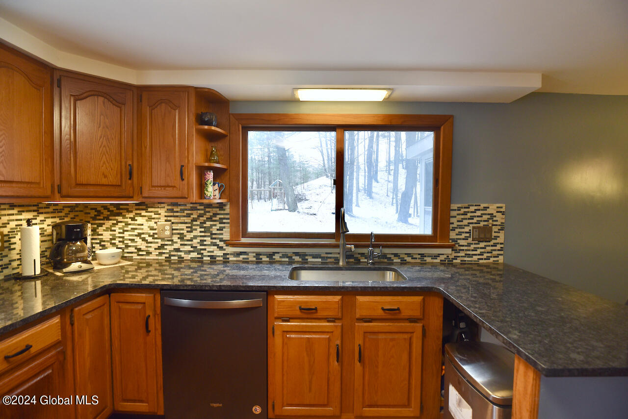 11 Arthur Road Sand Lake, NY 12196 - Photo 8 of 37 18