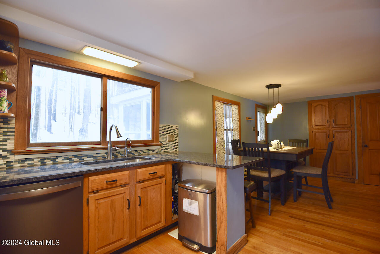11 Arthur Road Sand Lake, NY 12196 - Photo 9 of 37 19
