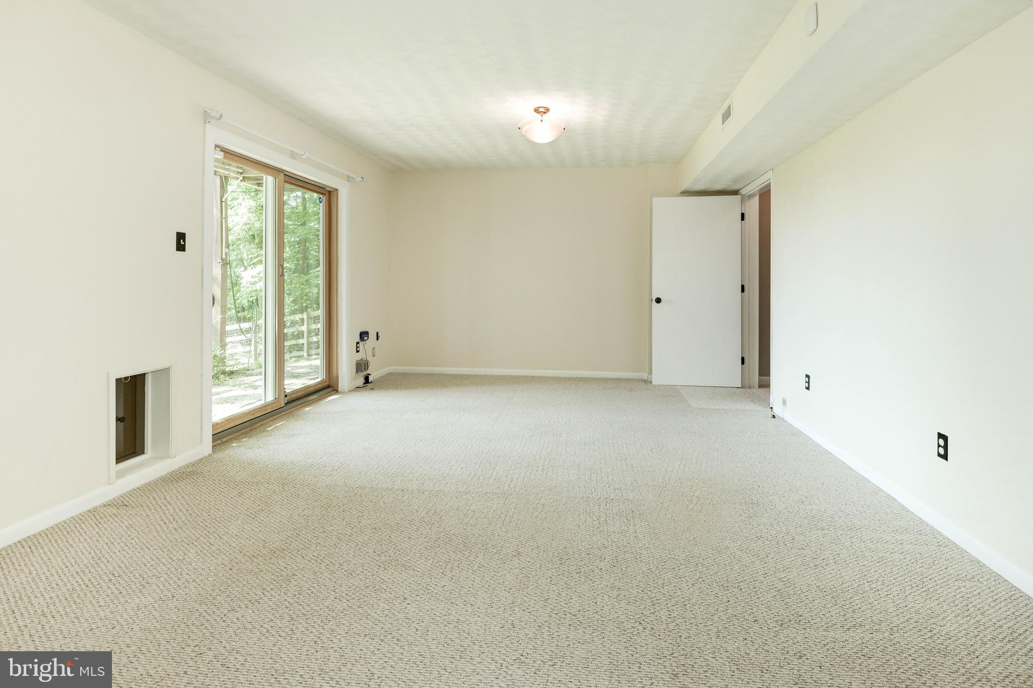 1619 Summit Drive Haymarket, VA 20169 - Photo 30 of 62 a view of an empty room with a window