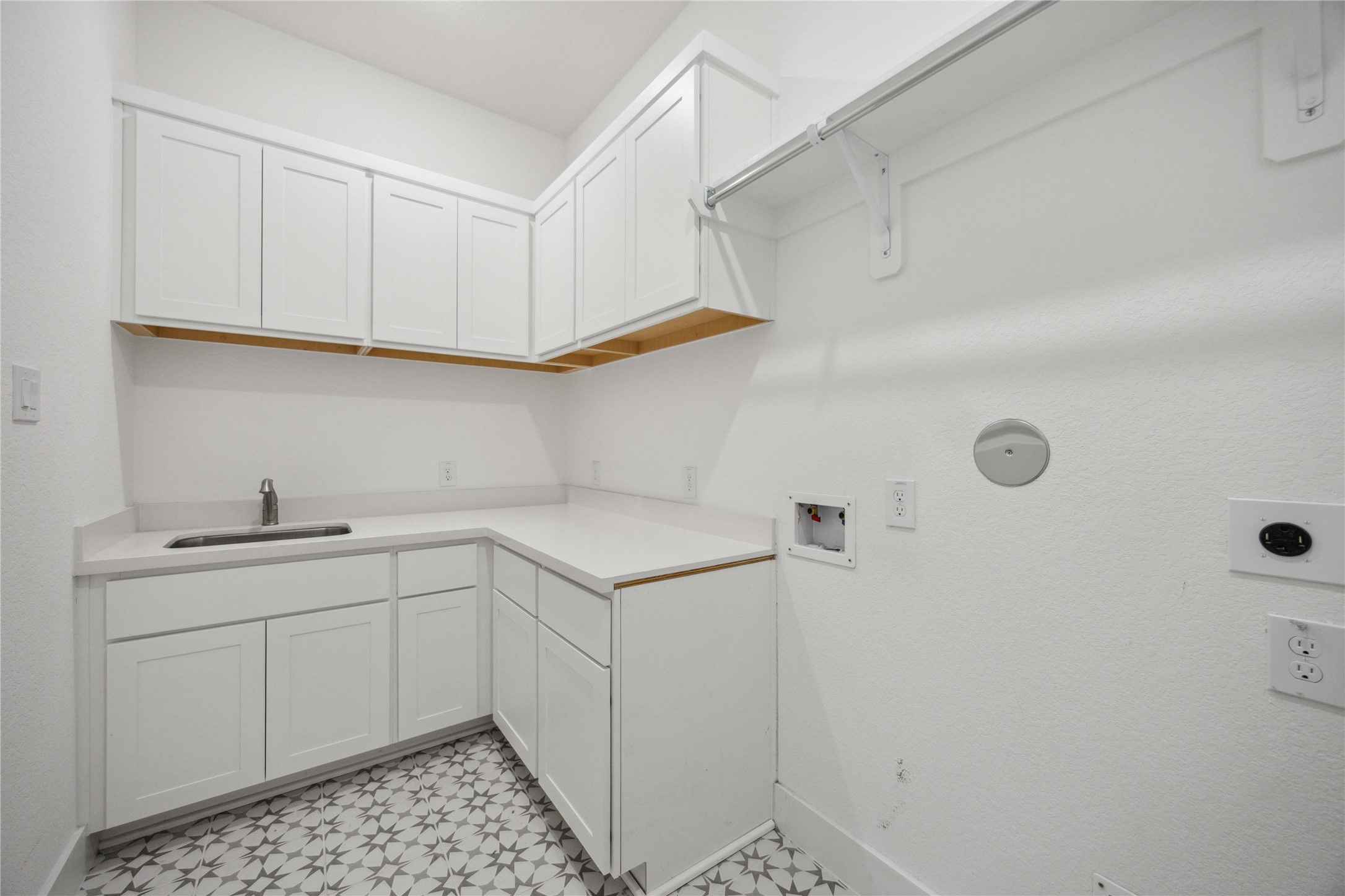 2711 Merlin Way Katy, TX 77493 - Photo 19 of 50 Laundry room