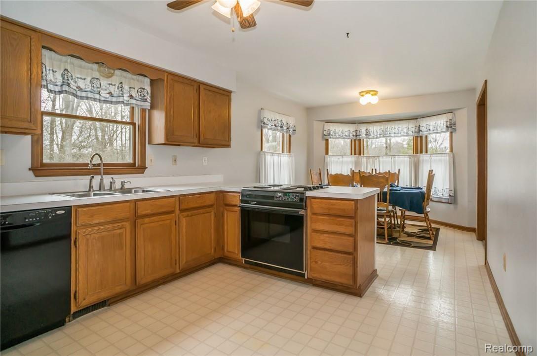 9051 Antcliff Road Howell, MI 48855 - Photo 10 of 26 13.jpg